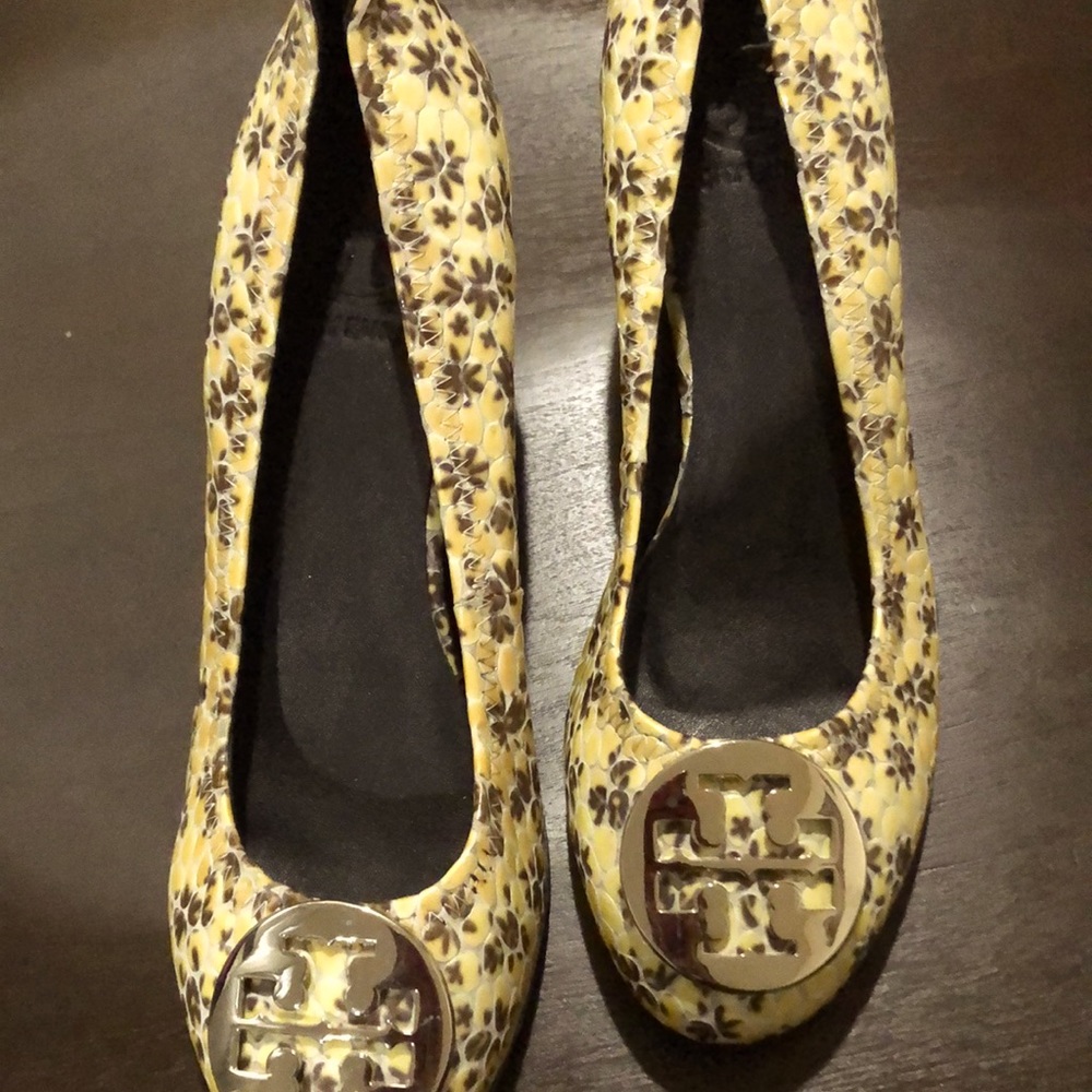 Women’s new beautiful and so comfortable to wear.